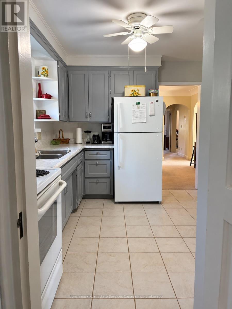 56 Sanders Street E Property Photo 4