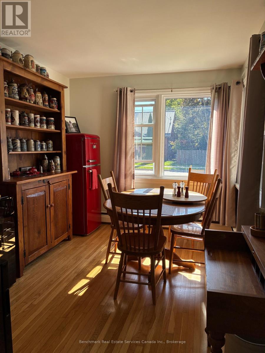 56 Sanders Street E Property Photo 6