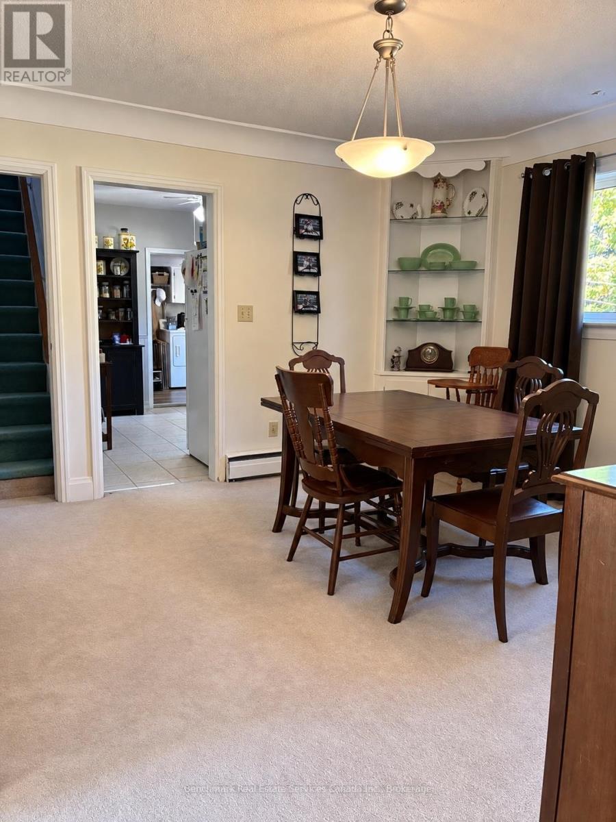 56 Sanders Street E Property Photo 7
