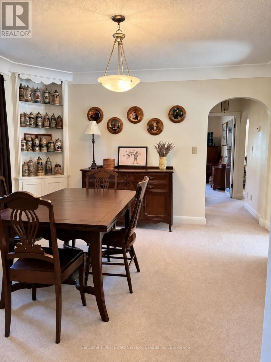56 Sanders Street E Property Photo 8