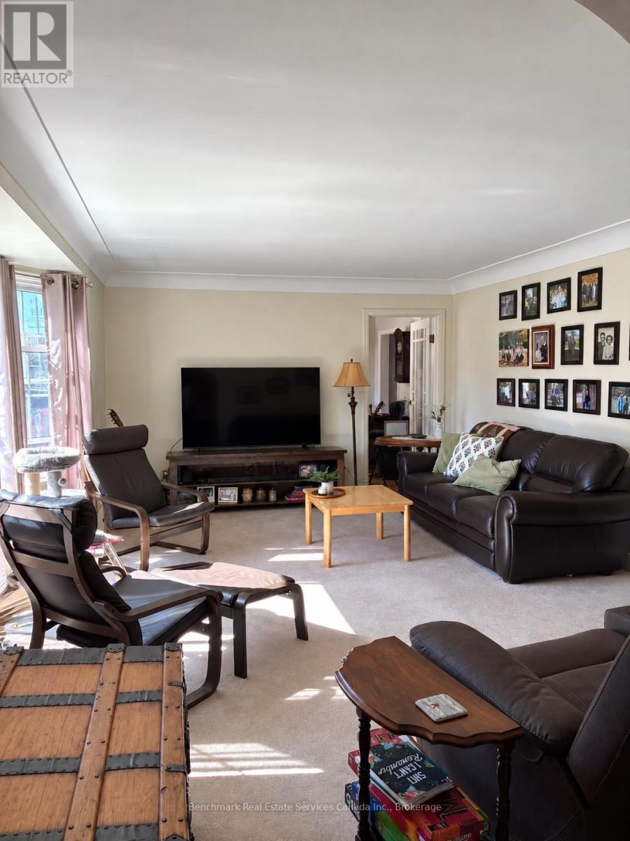 56 Sanders Street E Property Photo 9