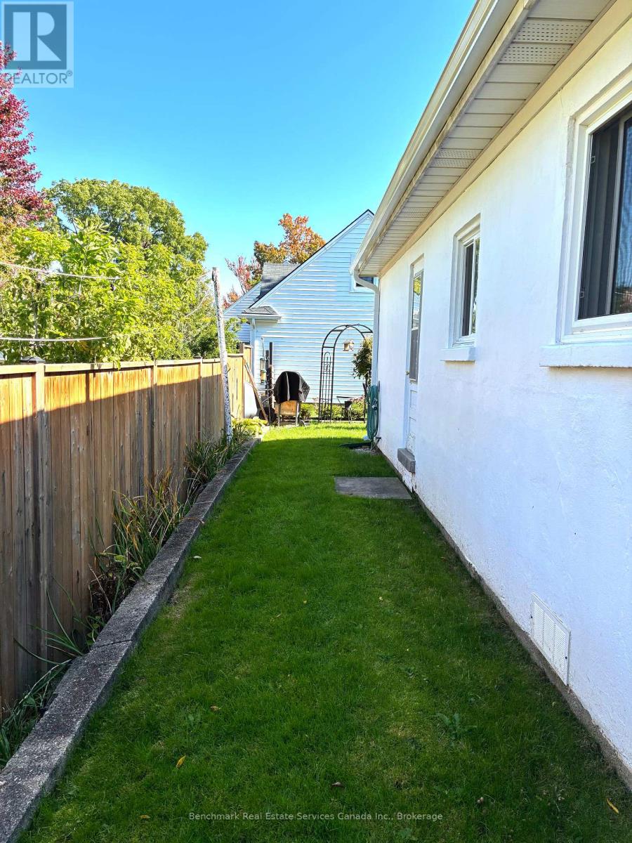 56 Sanders Street E Property Photo 22