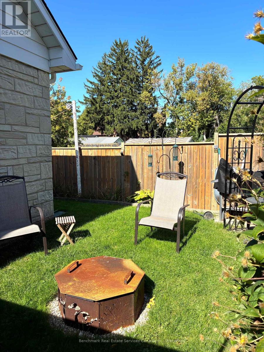 56 Sanders Street E Property Photo 23
