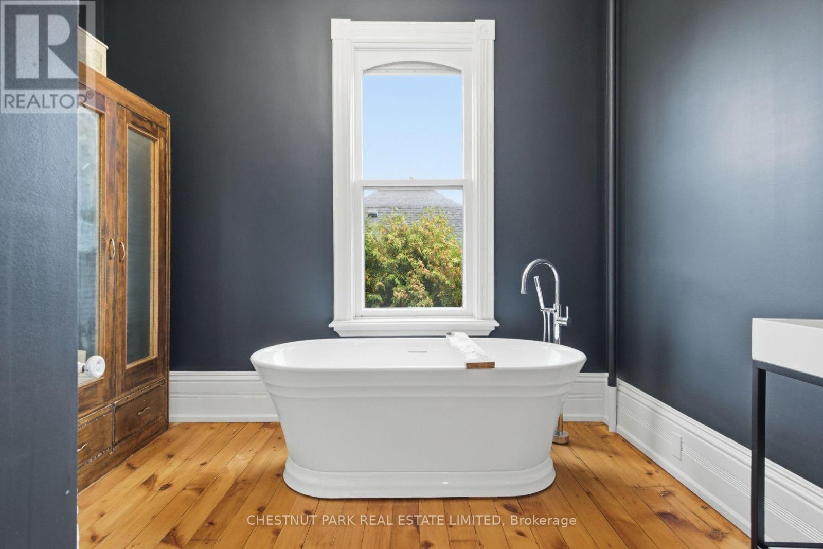 18 Hawarden Avenue Property Photo 28