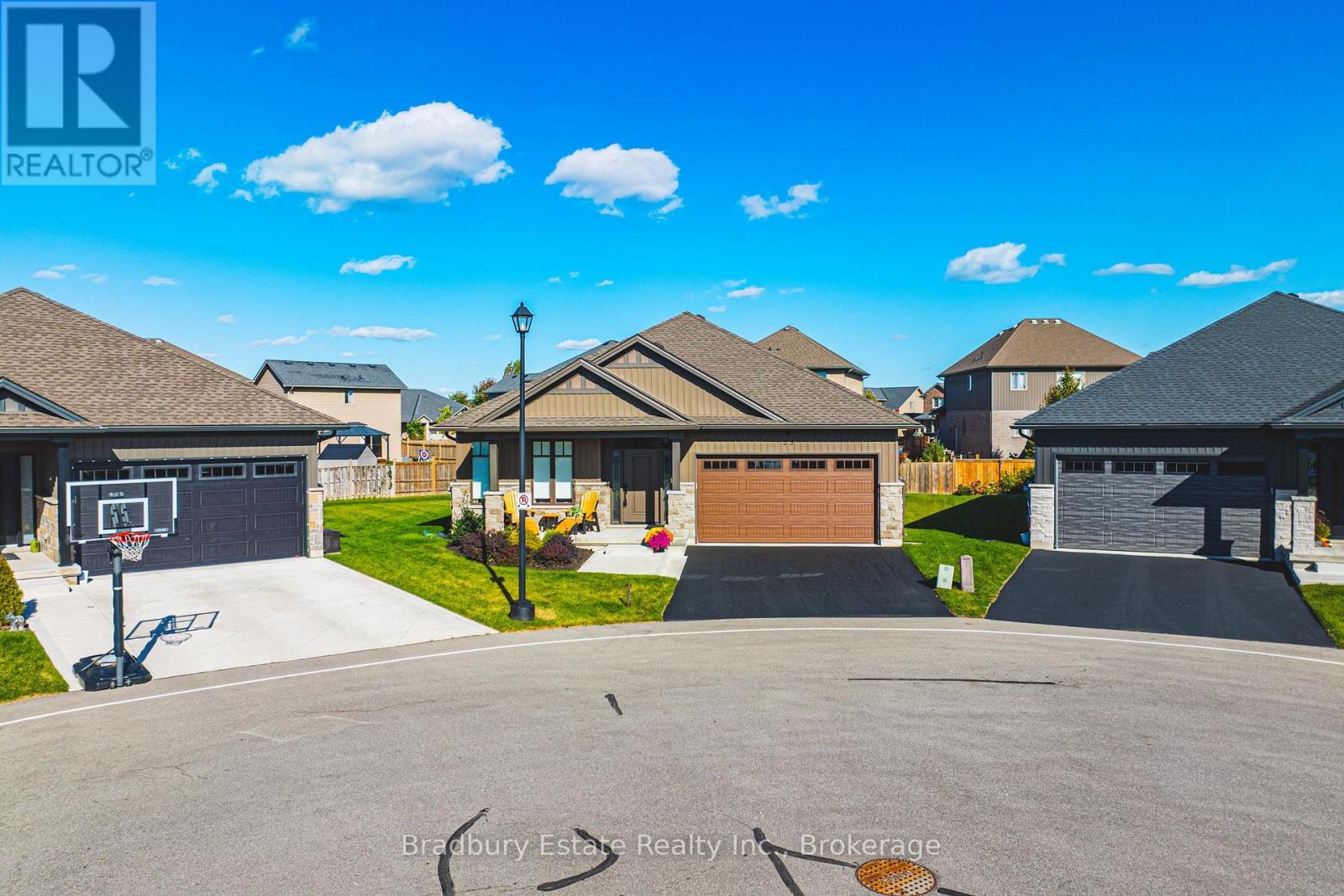 23 - 24 Craddock Boulevard Property Photo 2