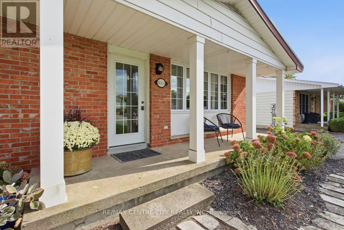4564 East Road E Property Photo 6