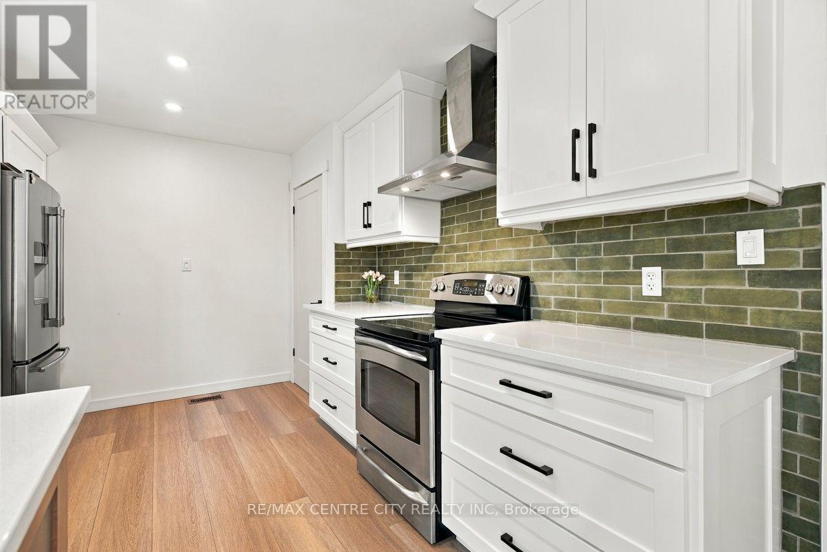 4564 East Road E Property Photo 14