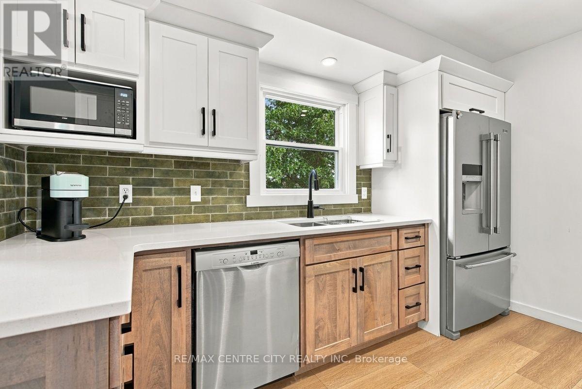 4564 East Road E Property Photo 15