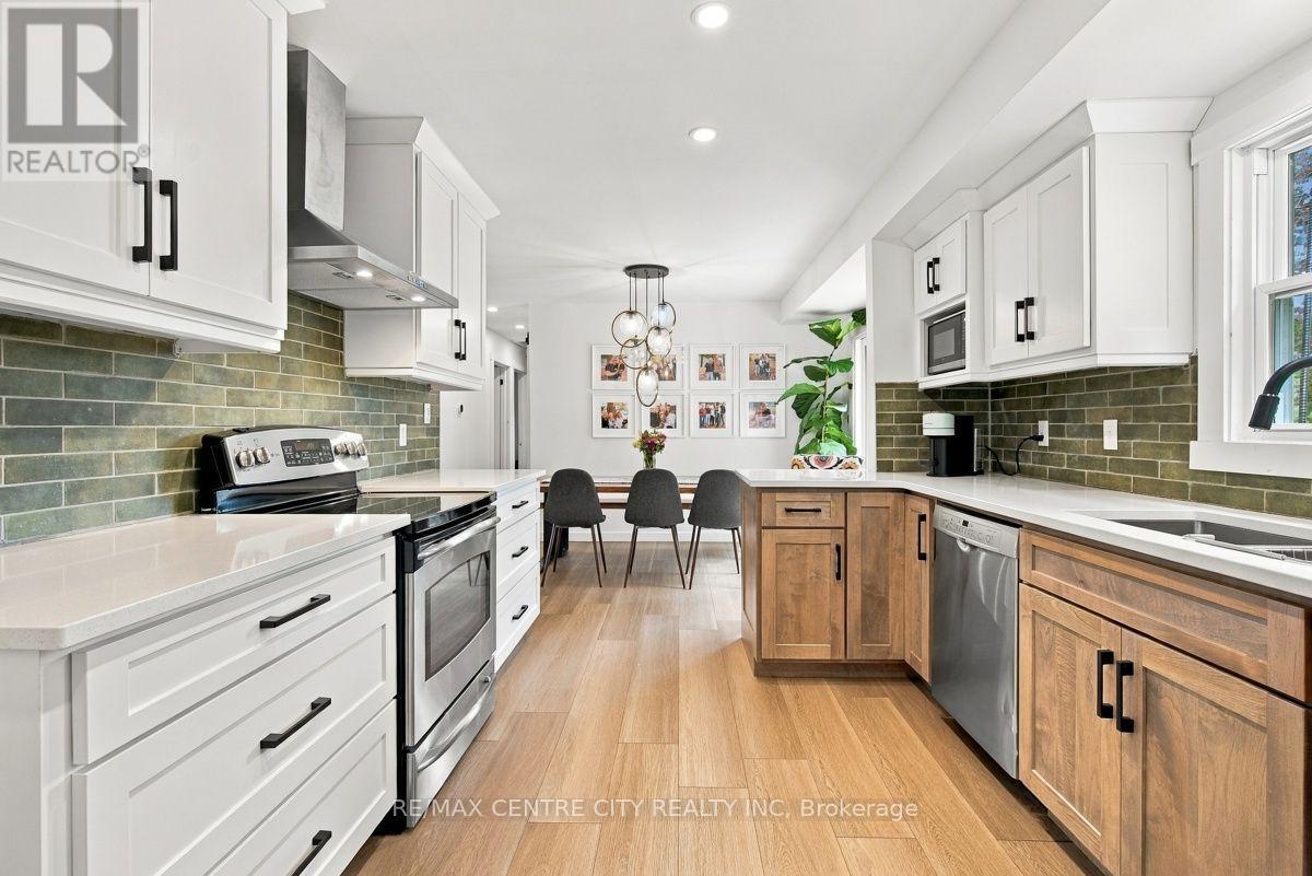 4564 East Road E Property Photo 16