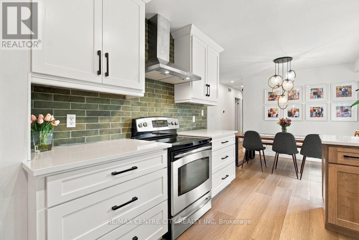 4564 East Road E Property Photo 17