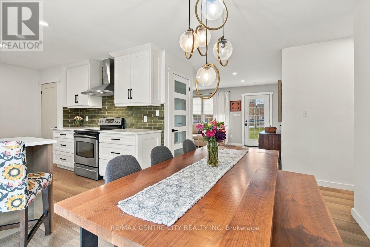 4564 East Road E Property Photo 18