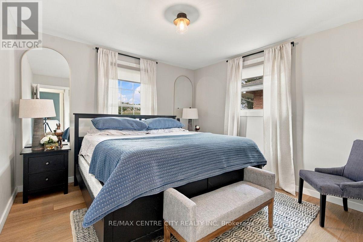 4564 East Road E Property Photo 19