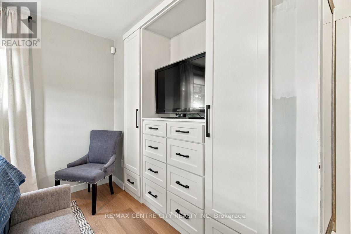 4564 East Road E Property Photo 22
