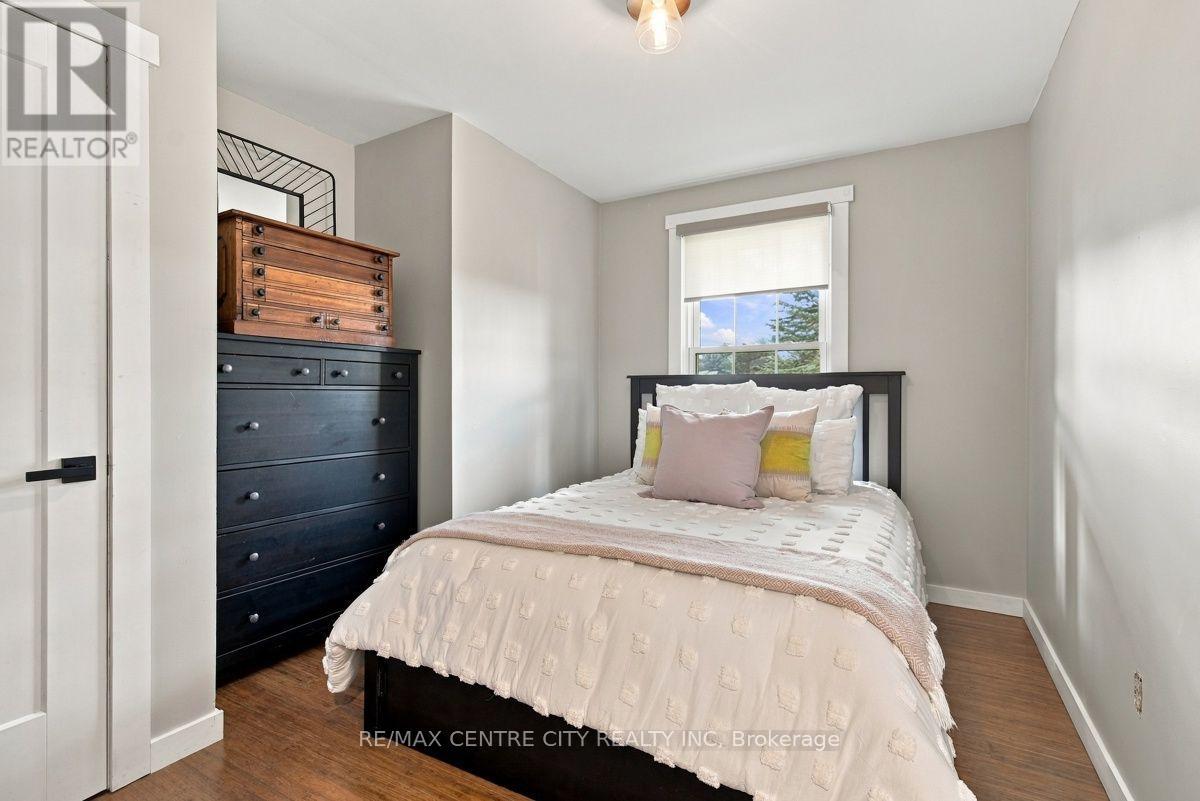 4564 East Road E Property Photo 23