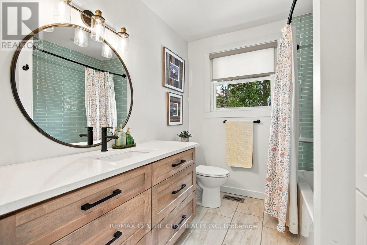 4564 East Road E Property Photo 24