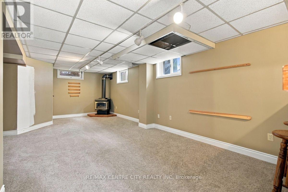 4564 East Road E Property Photo 29