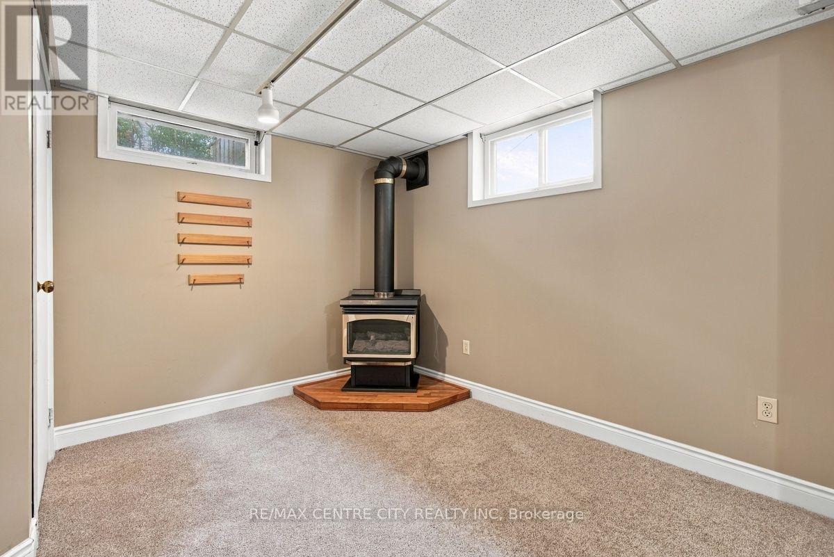 4564 East Road E Property Photo 31
