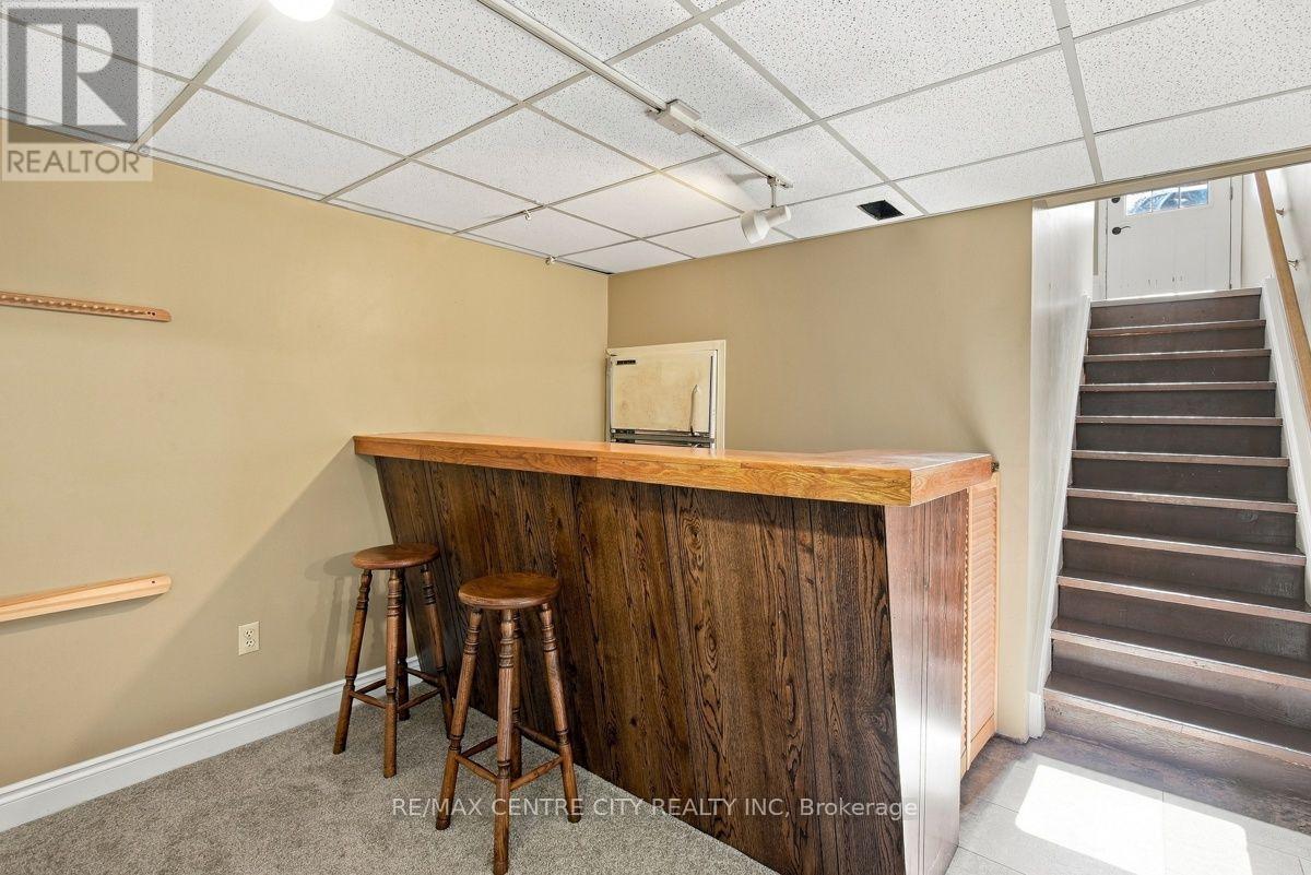 4564 East Road E Property Photo 32