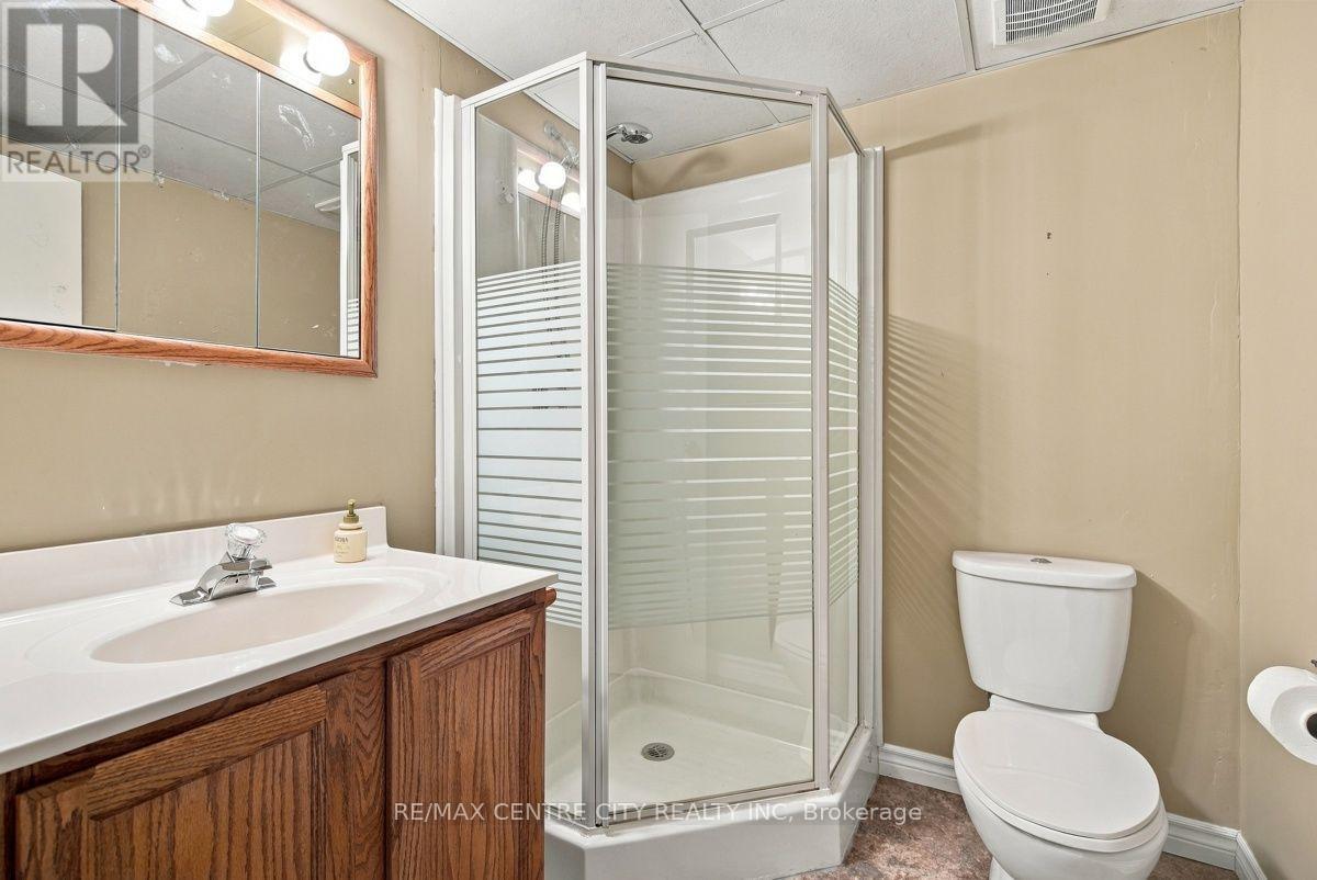 4564 East Road E Property Photo 33