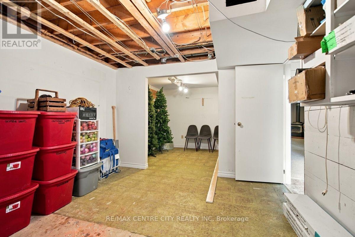 4564 East Road E Property Photo 34
