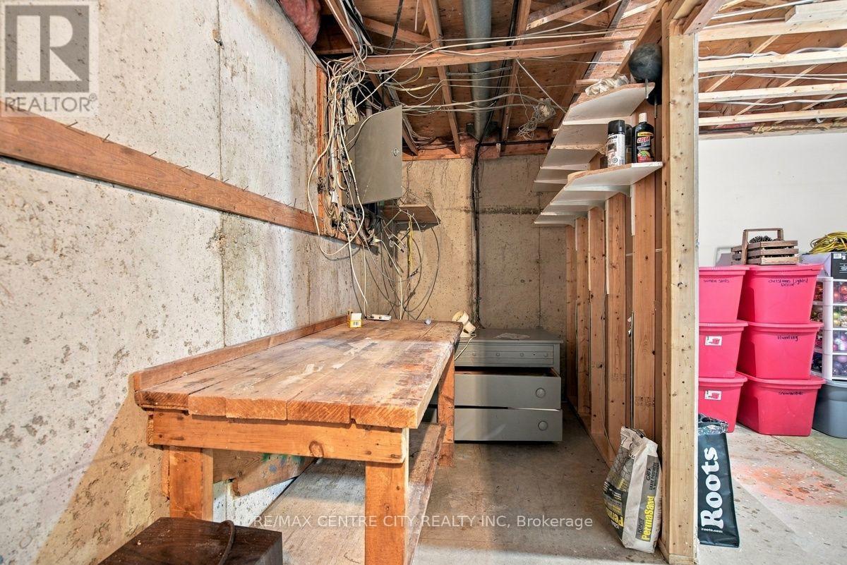 4564 East Road E Property Photo 36