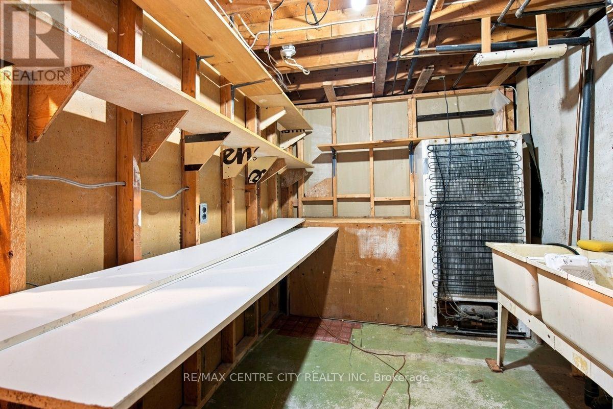 4564 East Road E Property Photo 38