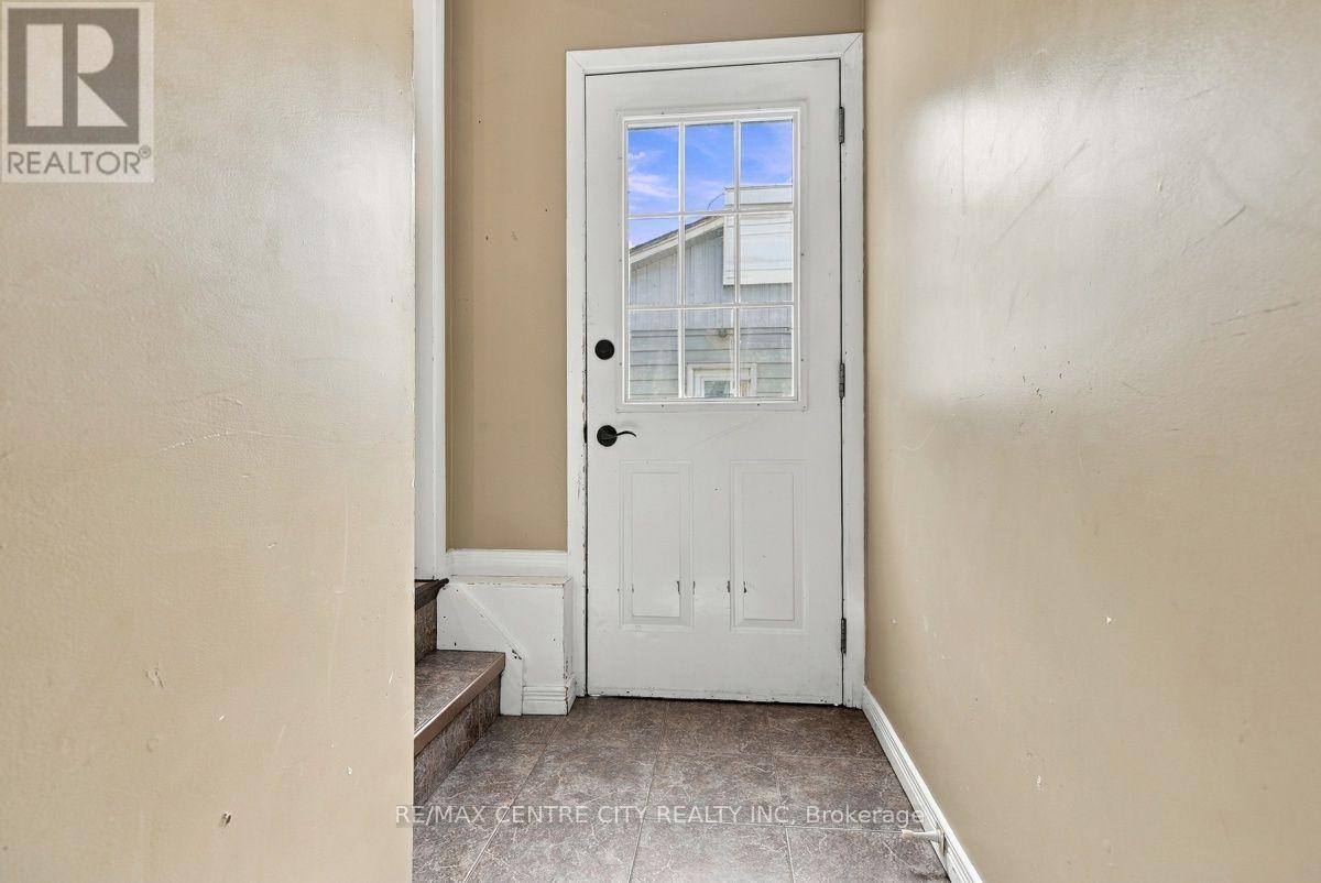 4564 East Road E Property Photo 39