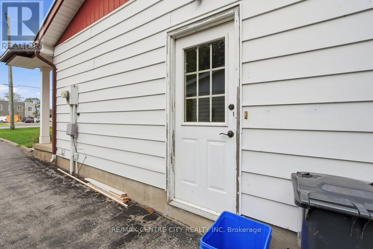 4564 East Road E Property Photo 40