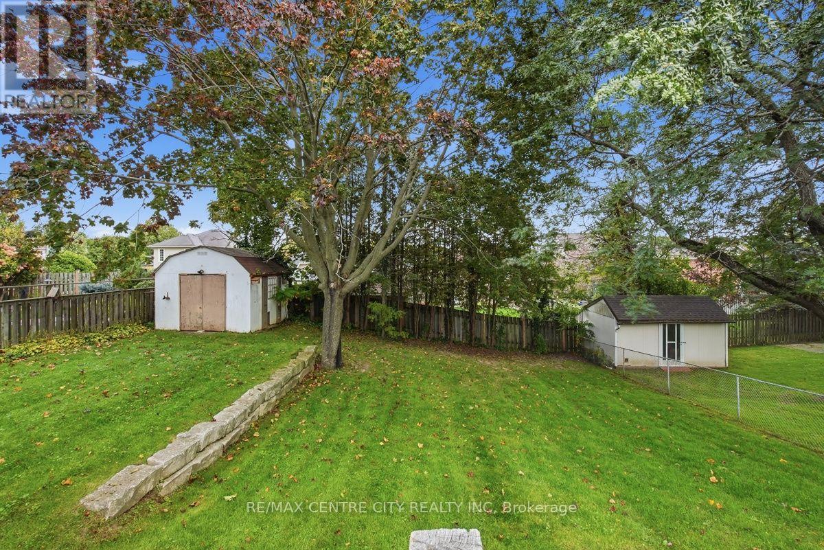 4564 East Road E Property Photo 44