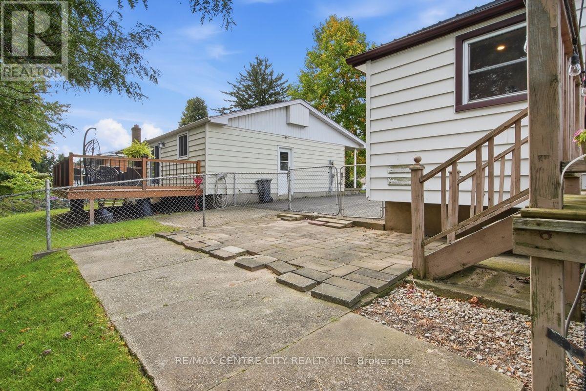 4564 East Road E Property Photo 47