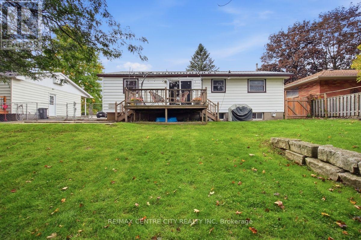 4564 East Road E Property Photo 49