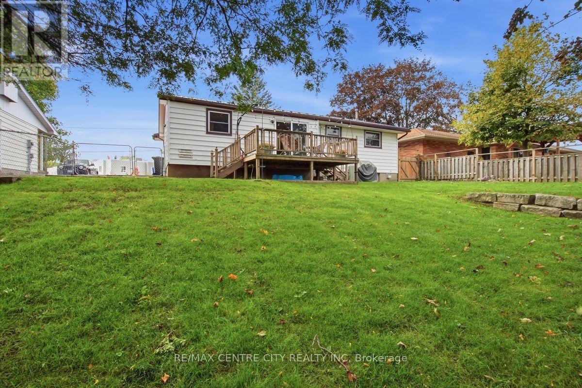 4564 East Road E Property Photo 50