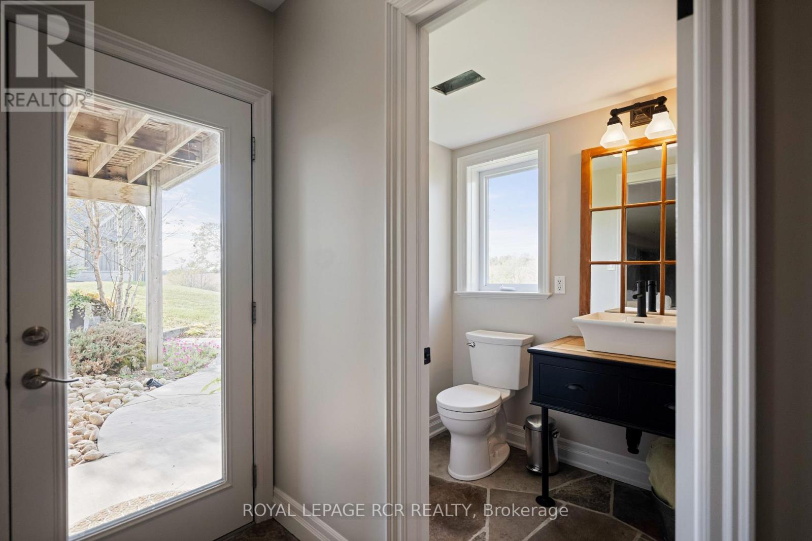 293138 8th Line Property Photo 29