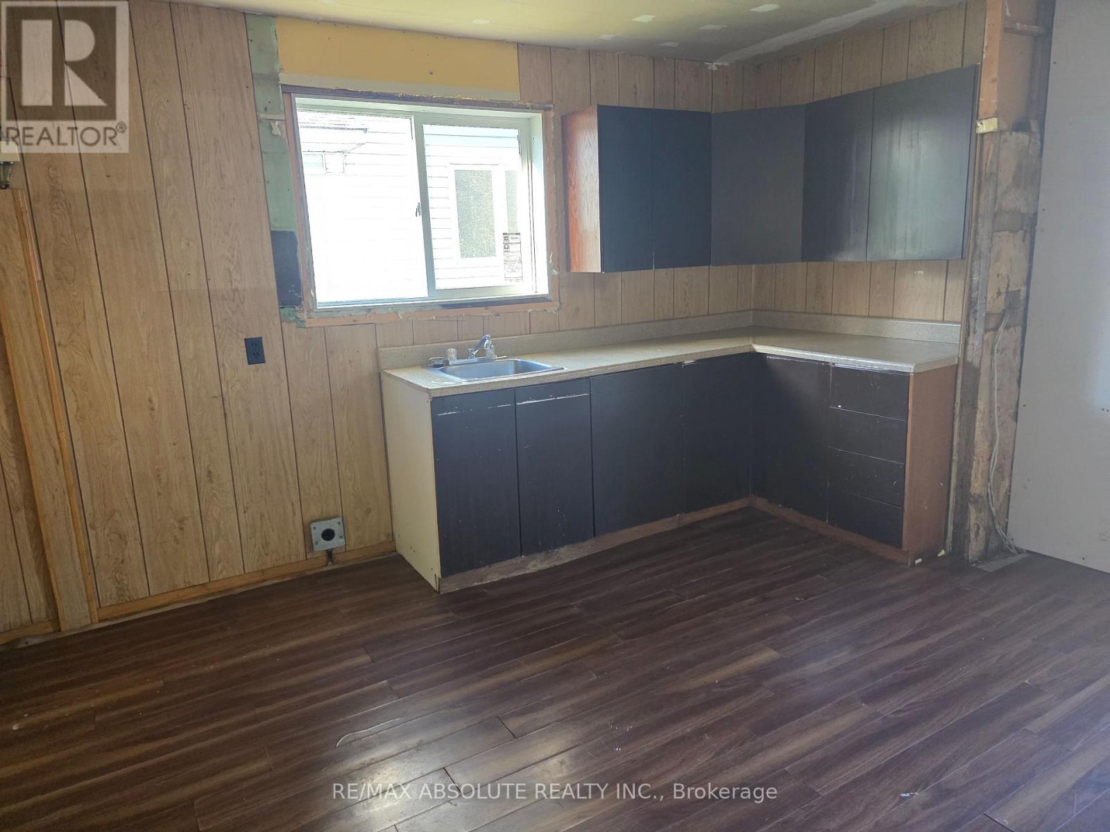 143 Park Avenue Property Photo 9