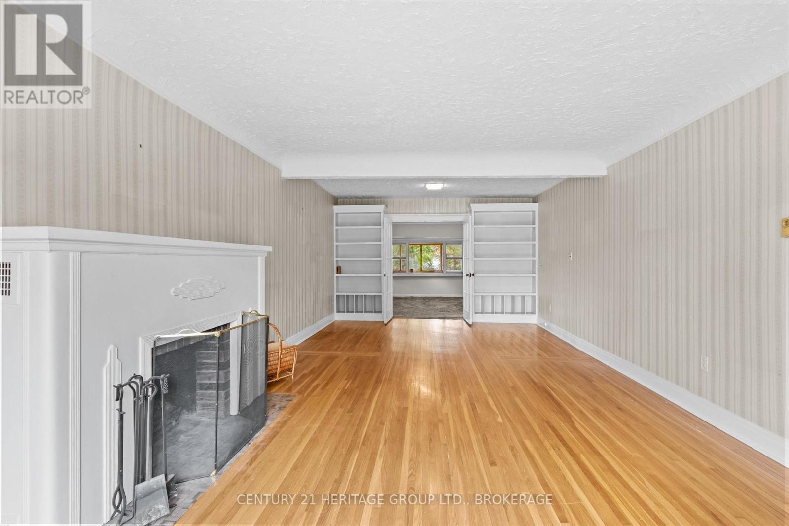 187 College Street Property Photo 7