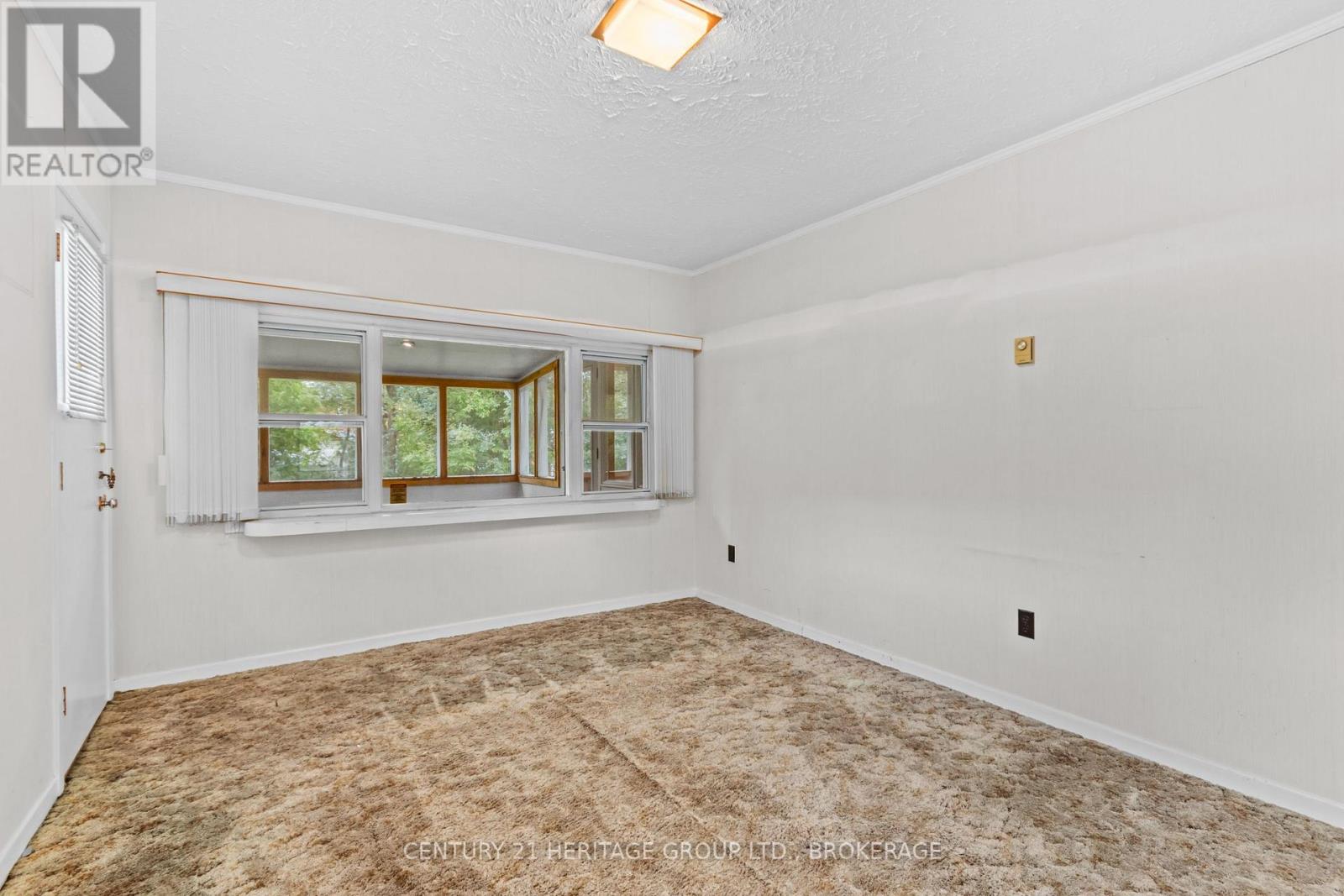 187 College Street Property Photo 9