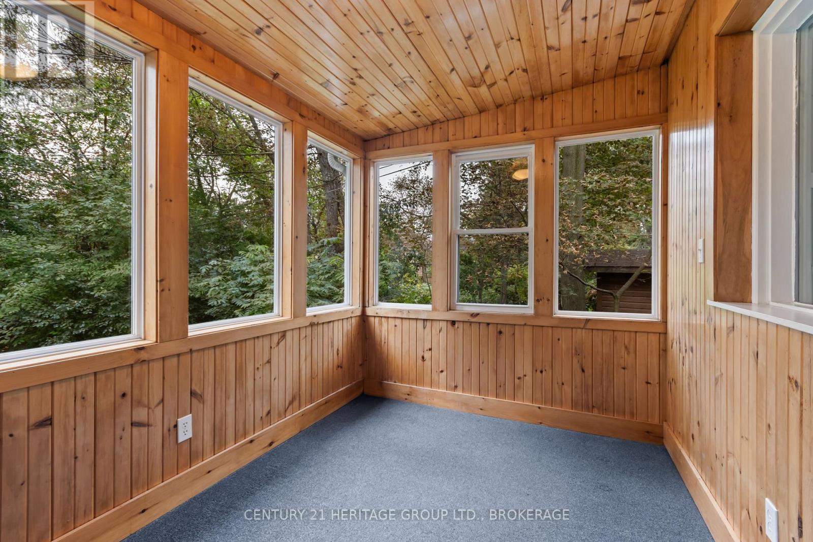 187 College Street Property Photo 12