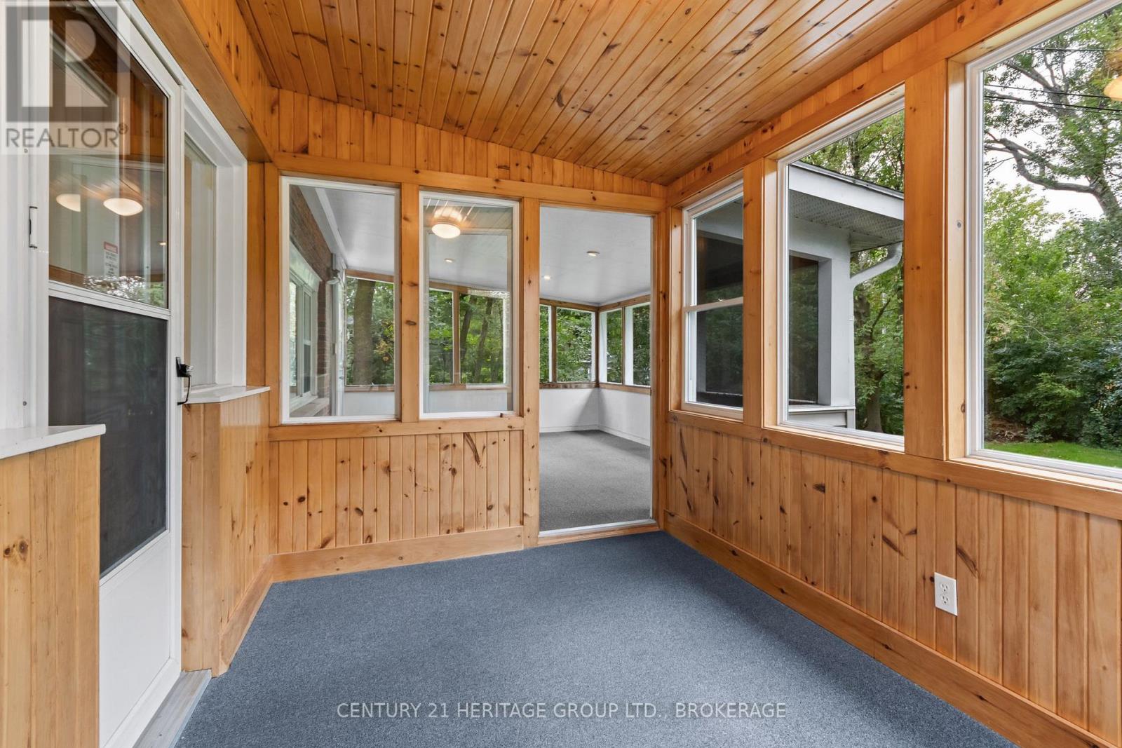 187 College Street Property Photo 13