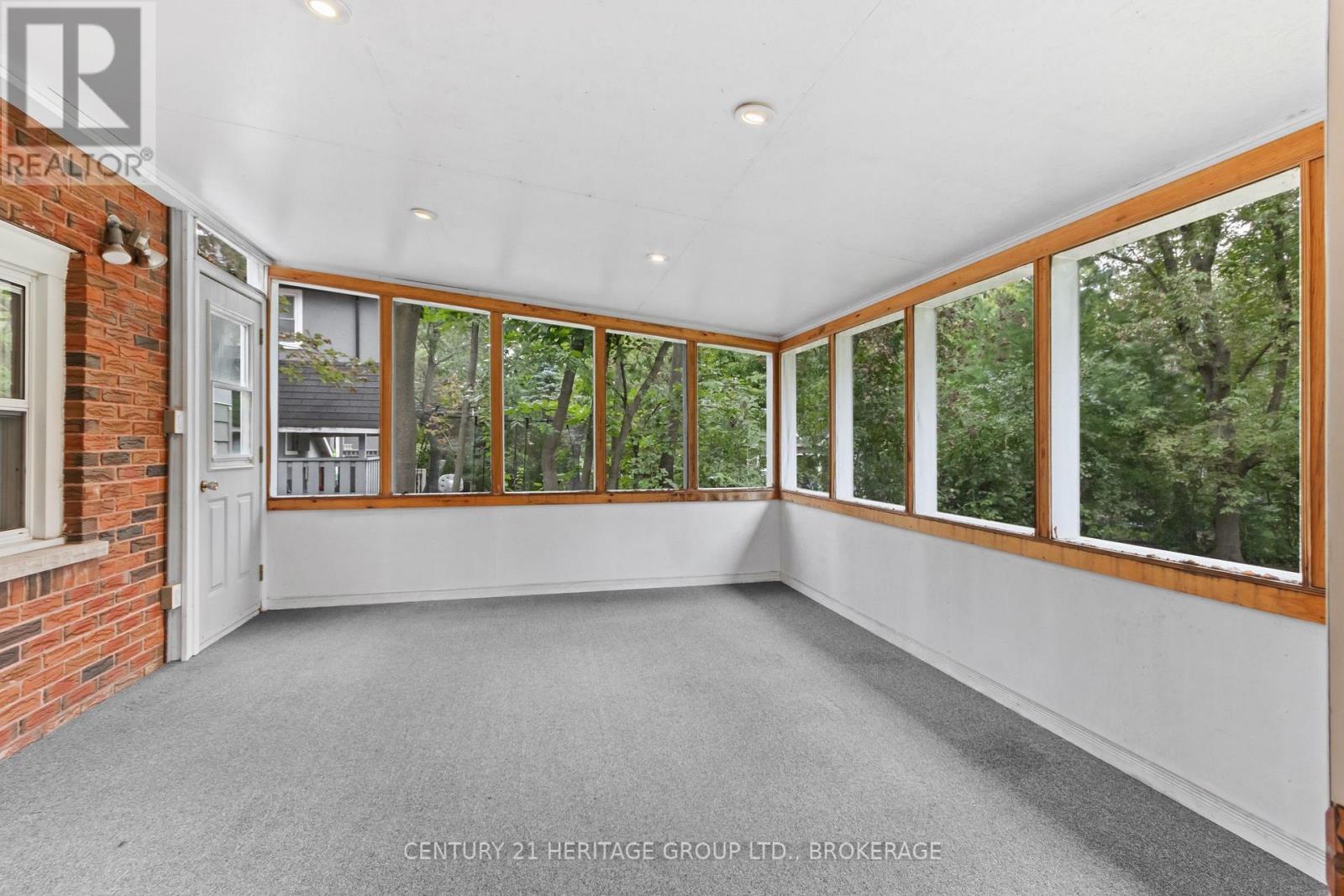 187 College Street Property Photo 14