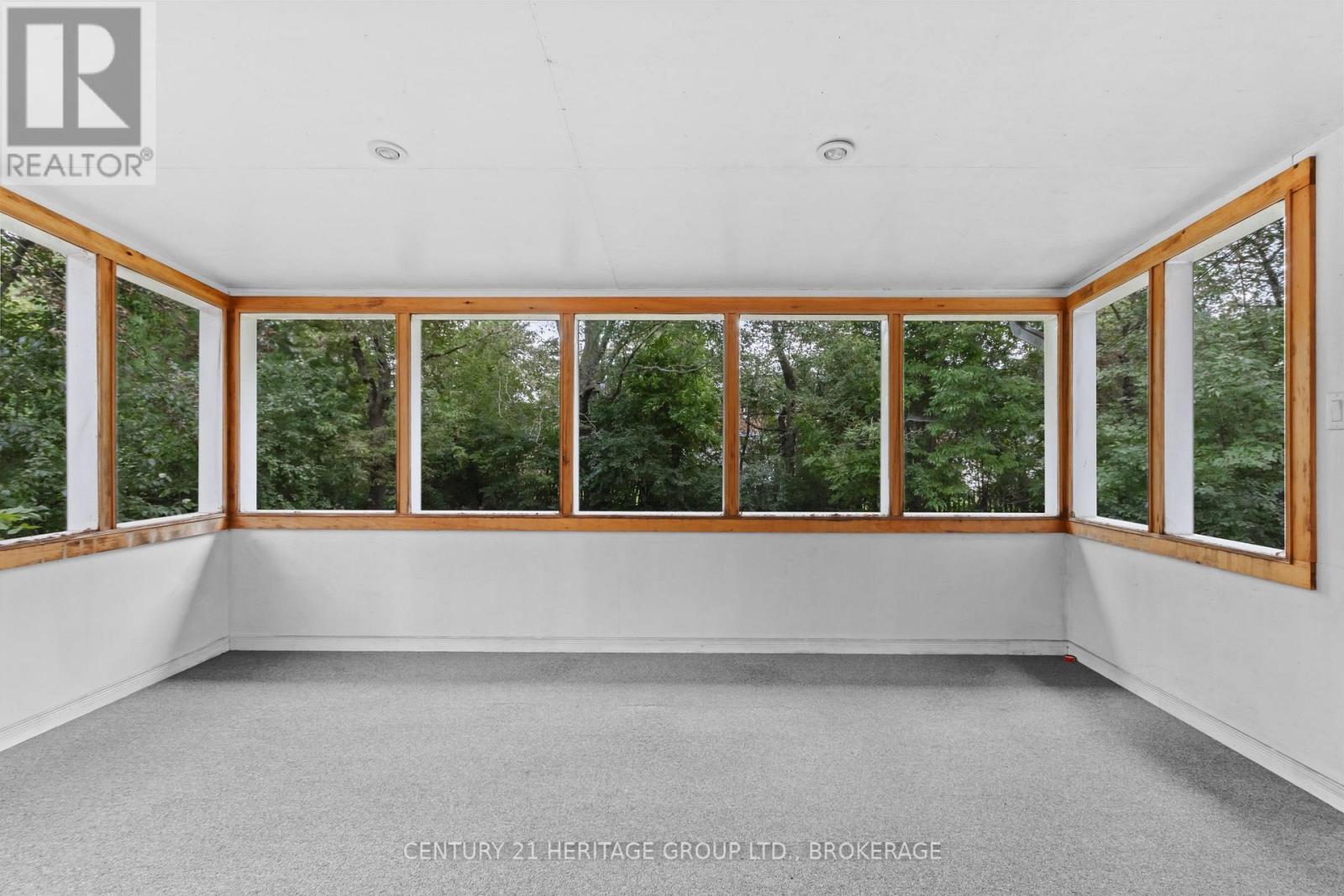 187 College Street Property Photo 15