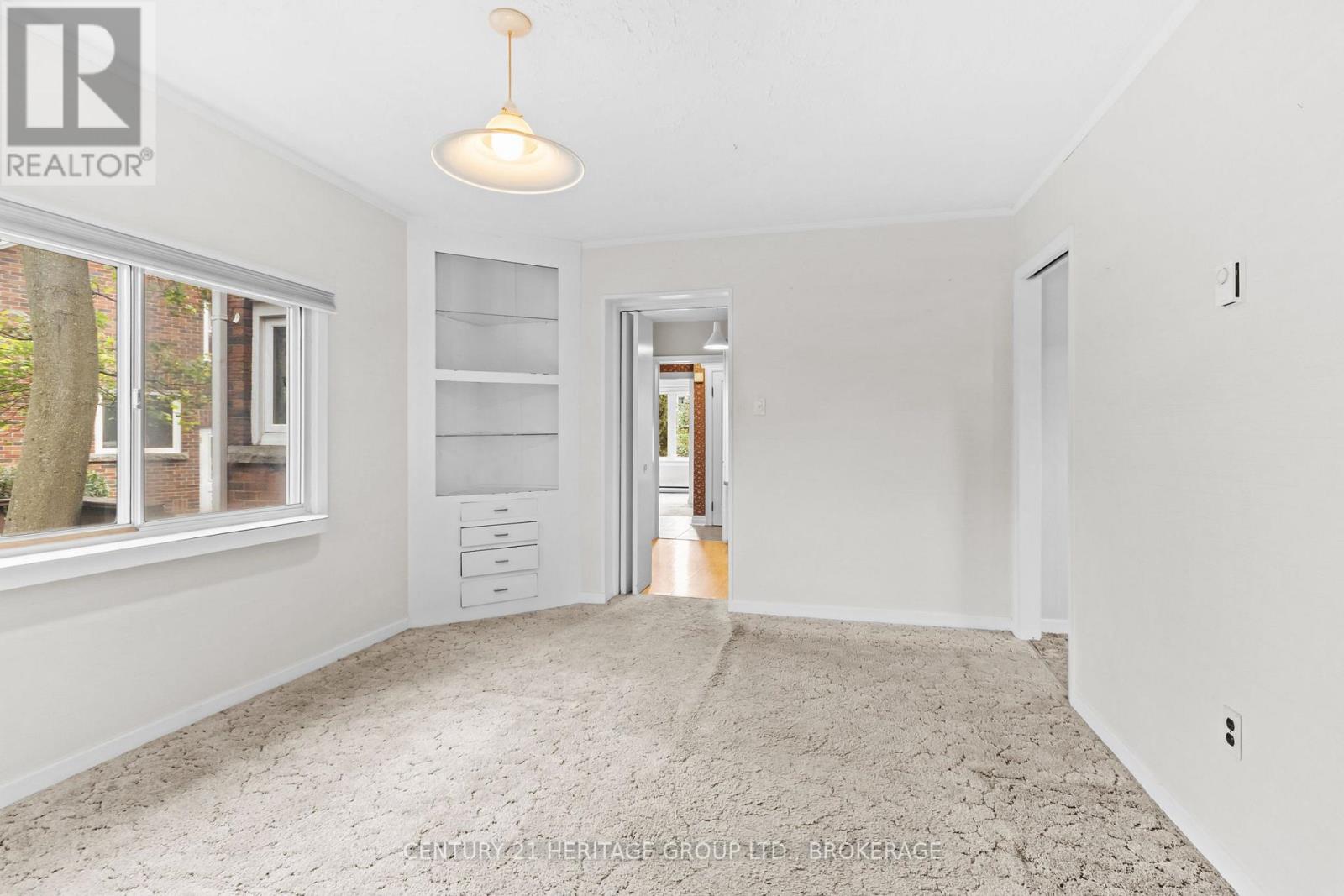187 College Street Property Photo 16