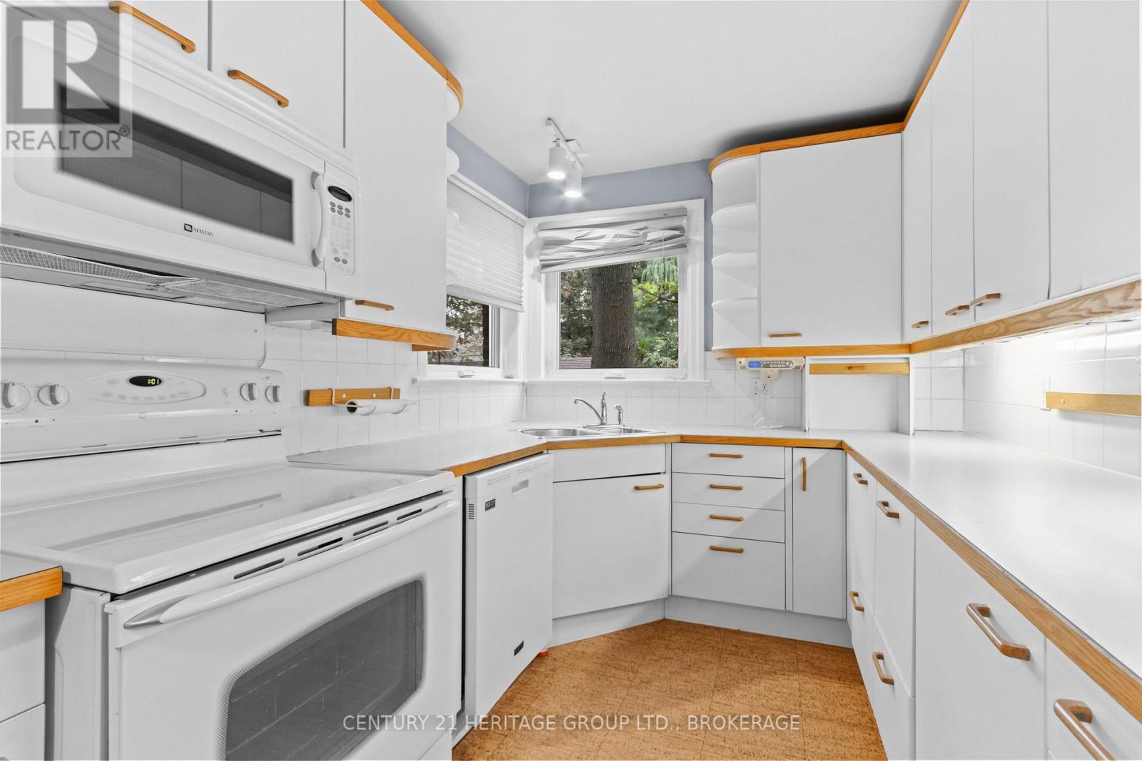 187 College Street Property Photo 18