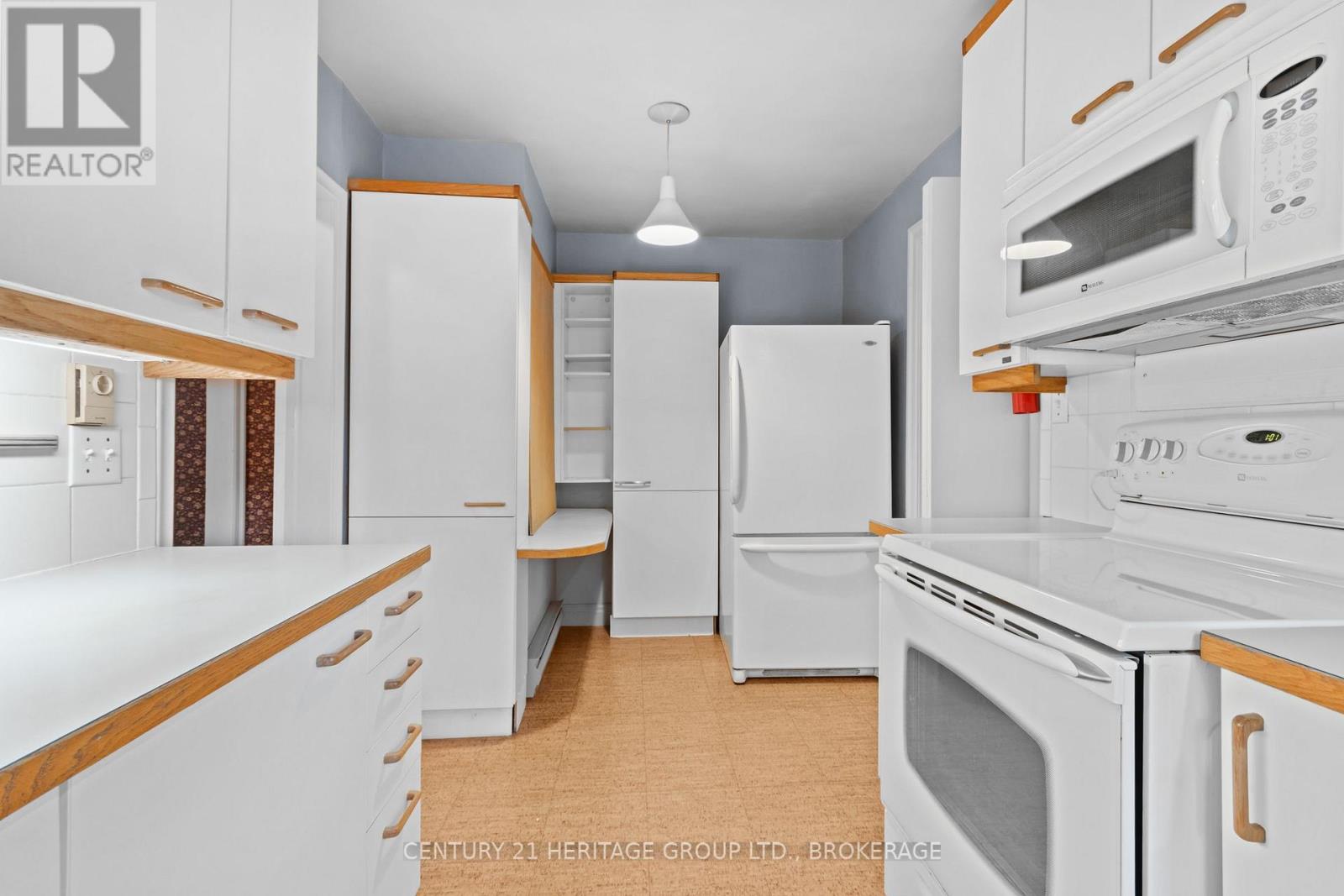 187 College Street Property Photo 19