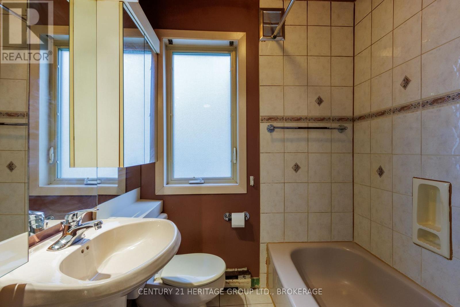 187 College Street Property Photo 20