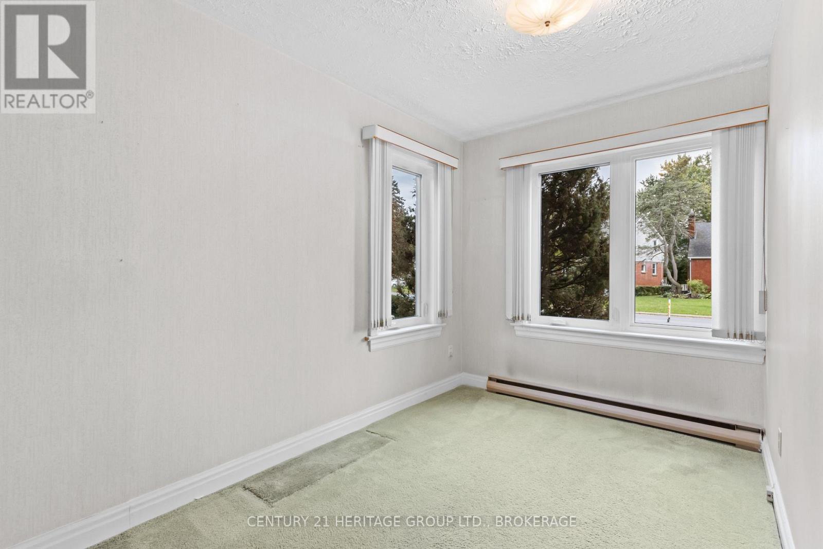 187 College Street Property Photo 21