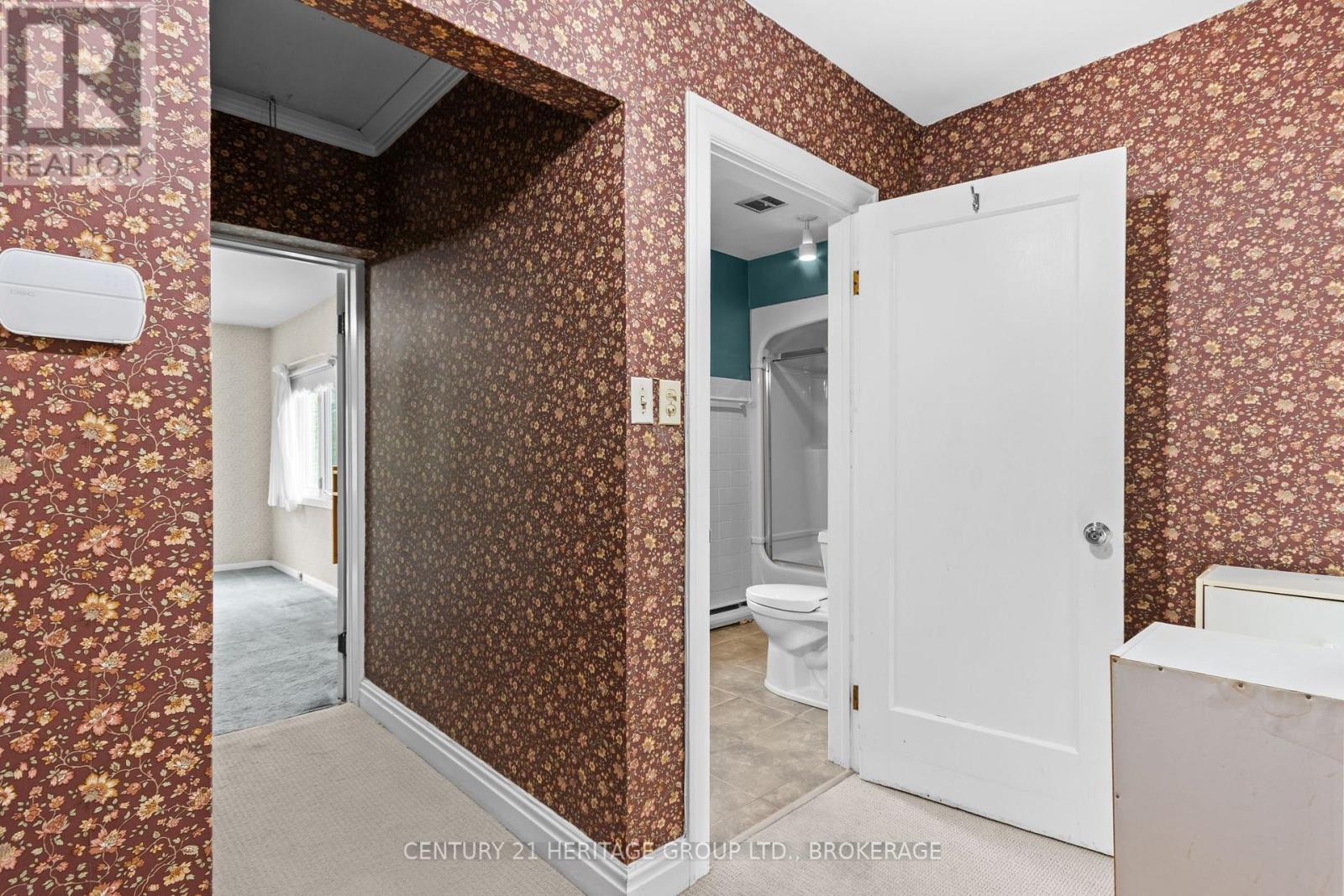 187 College Street Property Photo 27