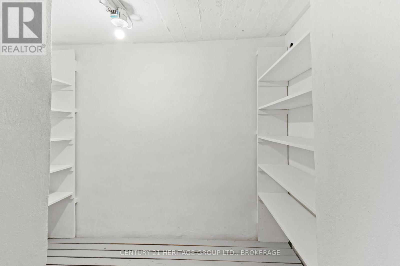 187 College Street Property Photo 35