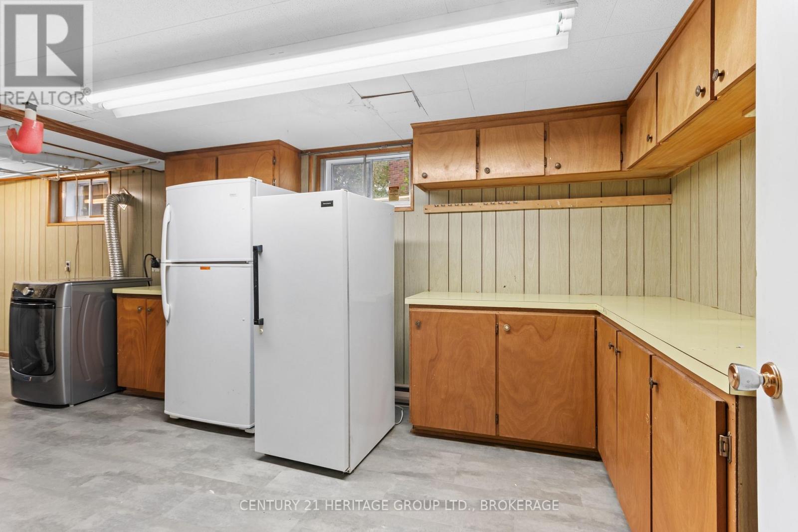 187 College Street Property Photo 36