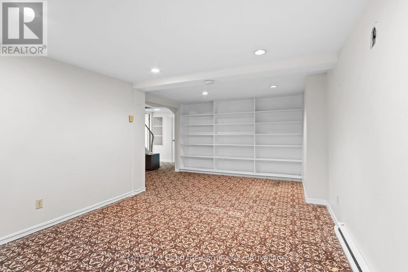 187 College Street Property Photo 39