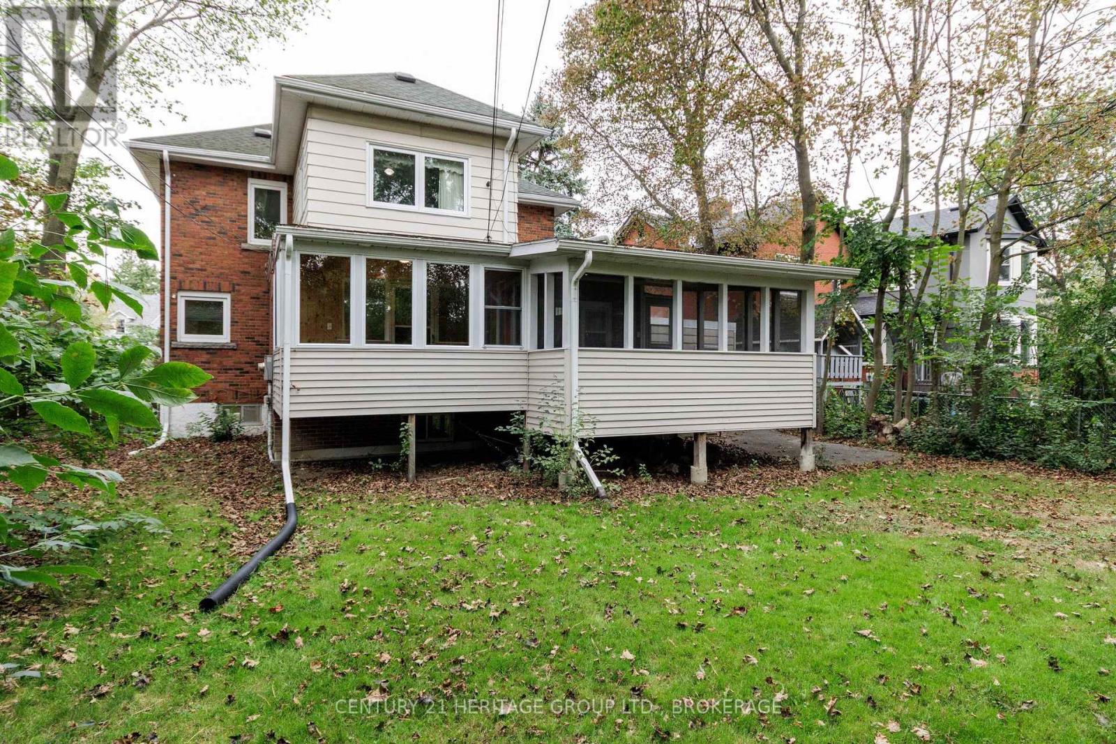 187 College Street Property Photo 43